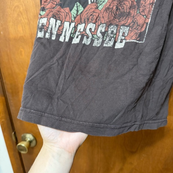 Goodie Two Sleeves Nashville Tennessee Guitar Graphic Tee Size Large - Picture 3 of 4